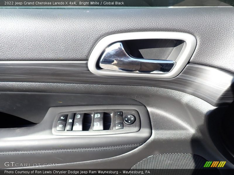 Bright White / Global Black 2022 Jeep Grand Cherokee Laredo X 4x4
