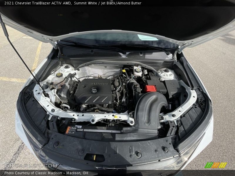 Summit White / Jet Black/Almond Butter 2021 Chevrolet TrailBlazer ACTIV AWD