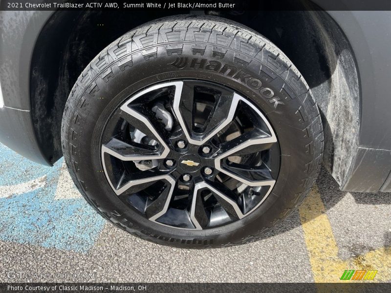 Summit White / Jet Black/Almond Butter 2021 Chevrolet TrailBlazer ACTIV AWD