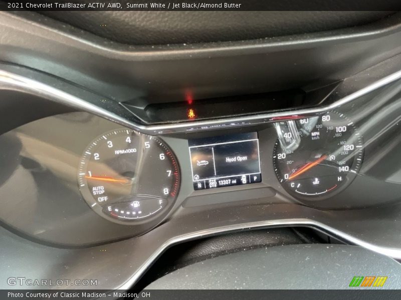 Summit White / Jet Black/Almond Butter 2021 Chevrolet TrailBlazer ACTIV AWD