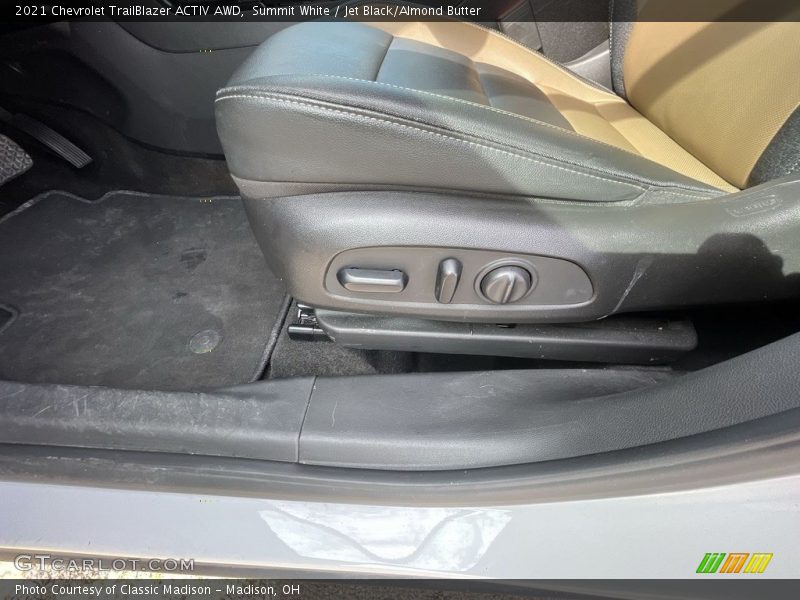 Summit White / Jet Black/Almond Butter 2021 Chevrolet TrailBlazer ACTIV AWD