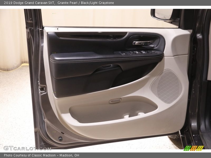 Granite Pearl / Black/Light Graystone 2019 Dodge Grand Caravan SXT