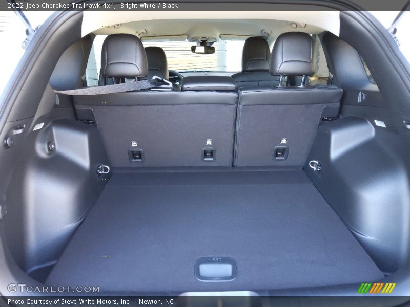  2022 Cherokee Trailhawk 4x4 Trunk