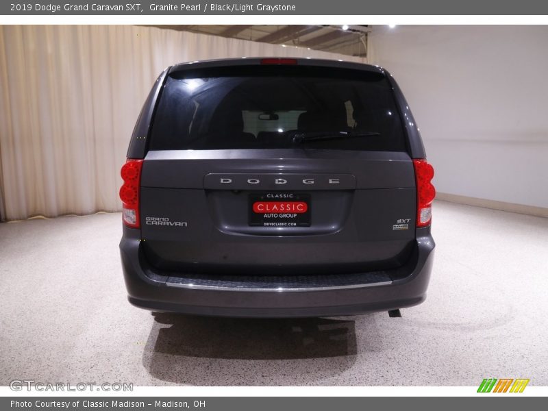 Granite Pearl / Black/Light Graystone 2019 Dodge Grand Caravan SXT