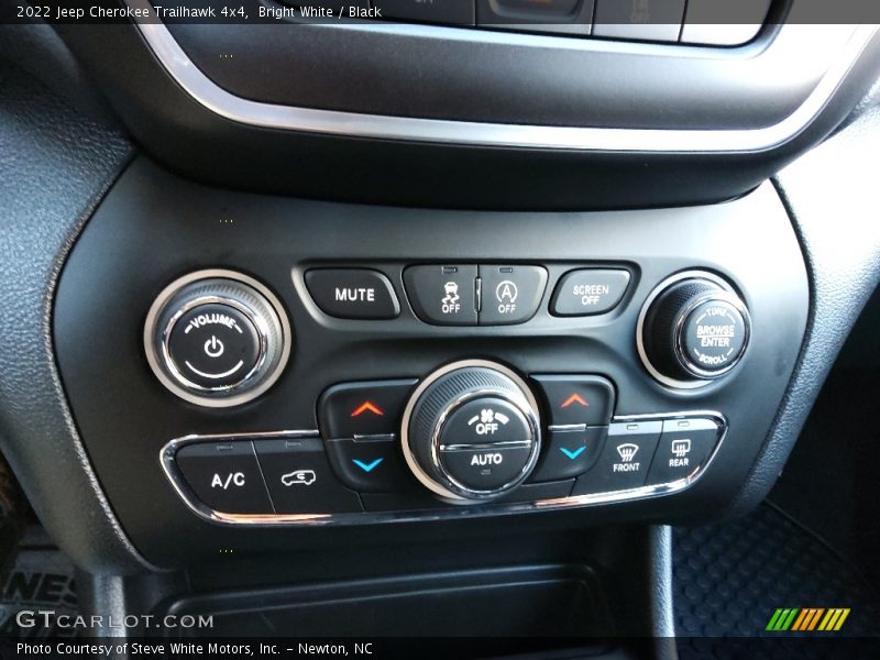 Controls of 2022 Cherokee Trailhawk 4x4