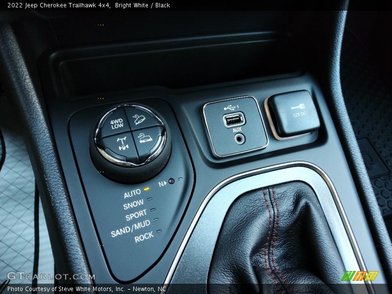 Controls of 2022 Cherokee Trailhawk 4x4