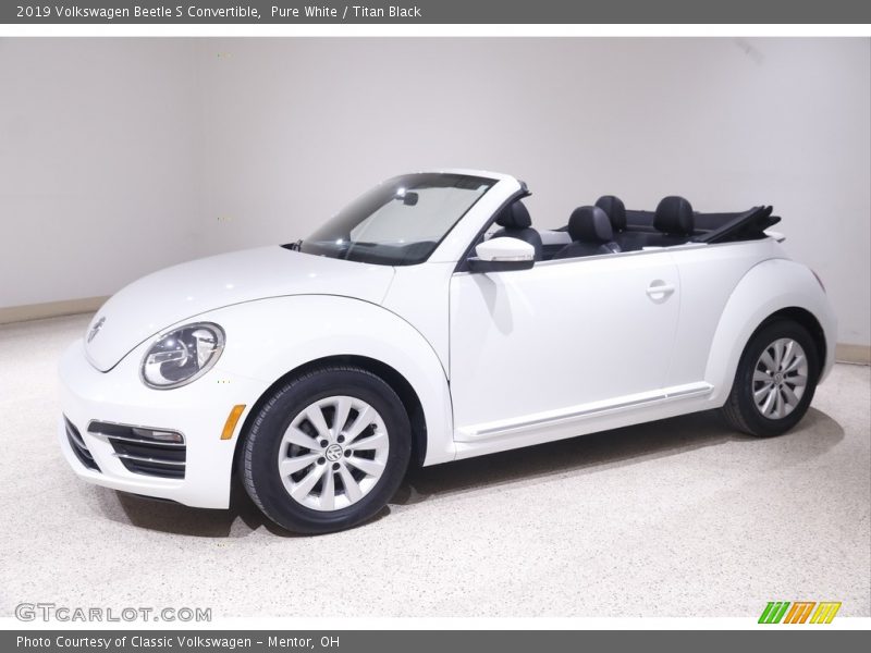 Pure White / Titan Black 2019 Volkswagen Beetle S Convertible