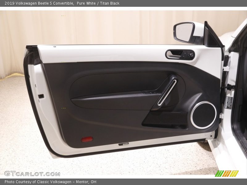 Pure White / Titan Black 2019 Volkswagen Beetle S Convertible