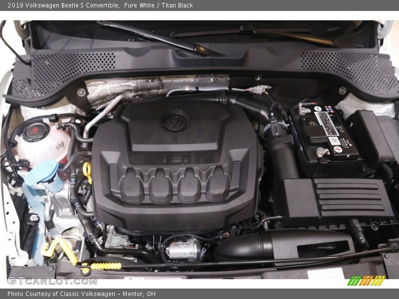 Pure White / Titan Black 2019 Volkswagen Beetle S Convertible