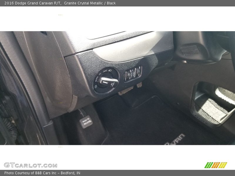 Granite Crystal Metallic / Black 2016 Dodge Grand Caravan R/T