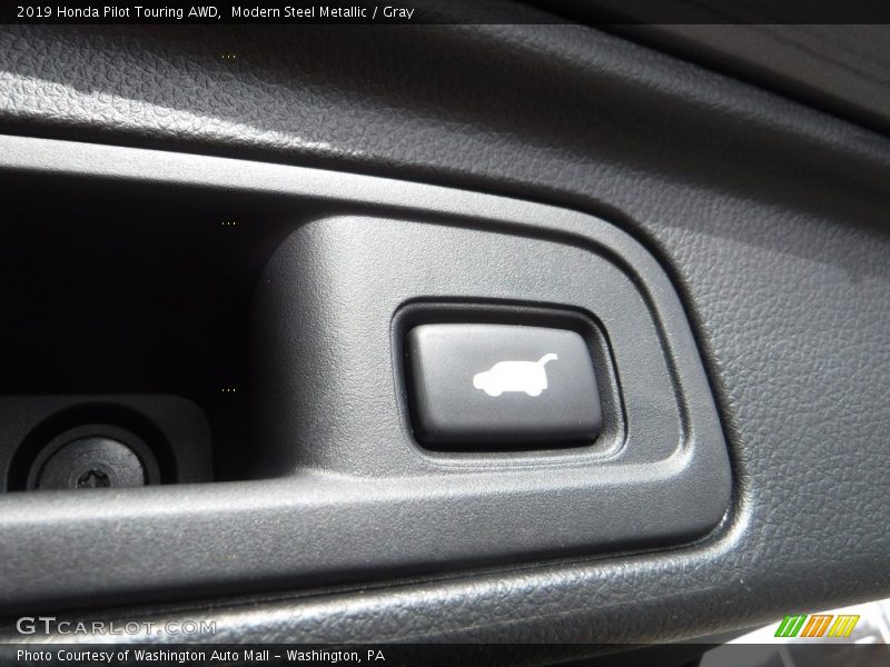 Modern Steel Metallic / Gray 2019 Honda Pilot Touring AWD