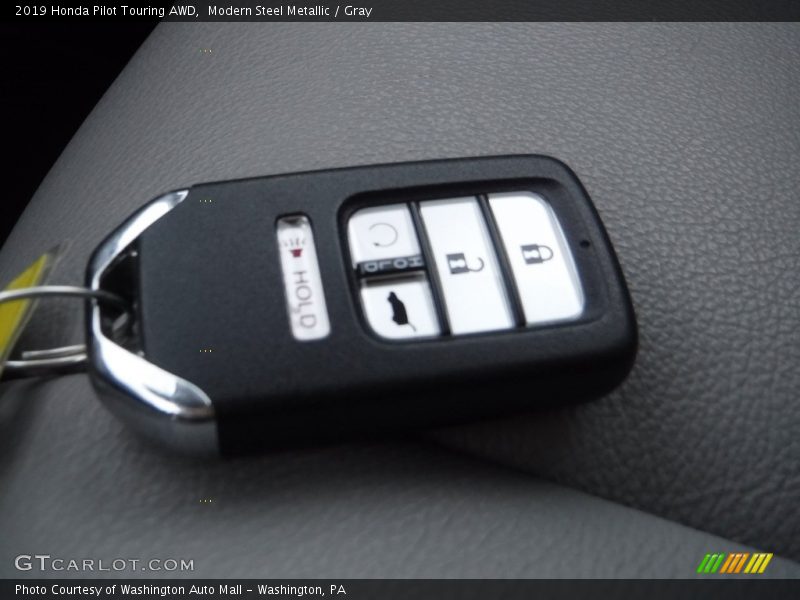 Modern Steel Metallic / Gray 2019 Honda Pilot Touring AWD