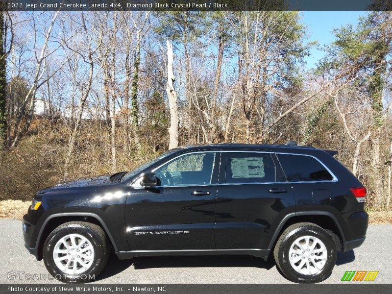 Diamond Black Crystal Pearl / Black 2022 Jeep Grand Cherokee Laredo 4x4