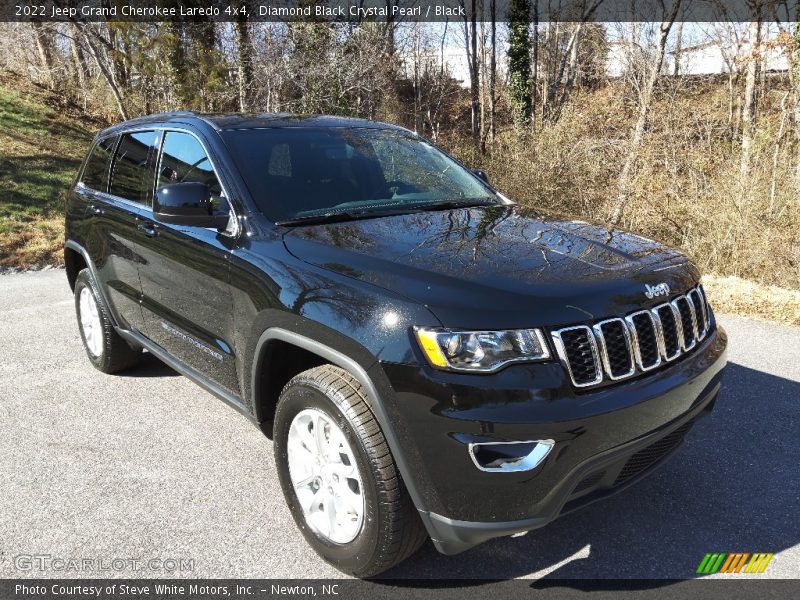 Diamond Black Crystal Pearl / Black 2022 Jeep Grand Cherokee Laredo 4x4