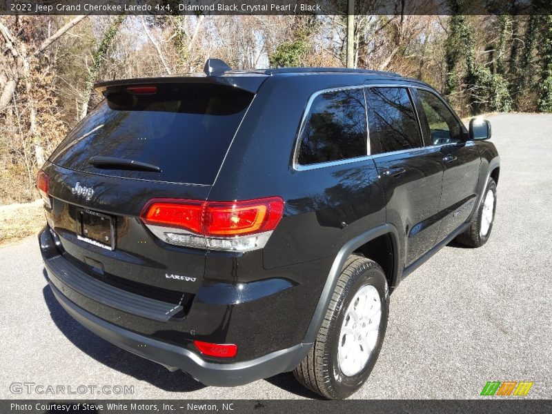 Diamond Black Crystal Pearl / Black 2022 Jeep Grand Cherokee Laredo 4x4