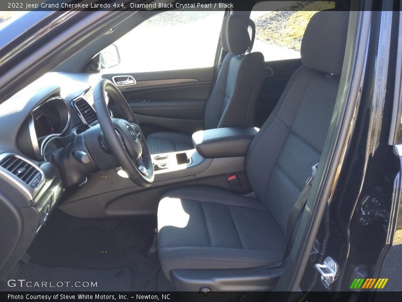 Diamond Black Crystal Pearl / Black 2022 Jeep Grand Cherokee Laredo 4x4