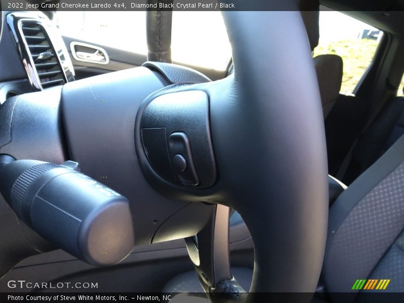 Diamond Black Crystal Pearl / Black 2022 Jeep Grand Cherokee Laredo 4x4