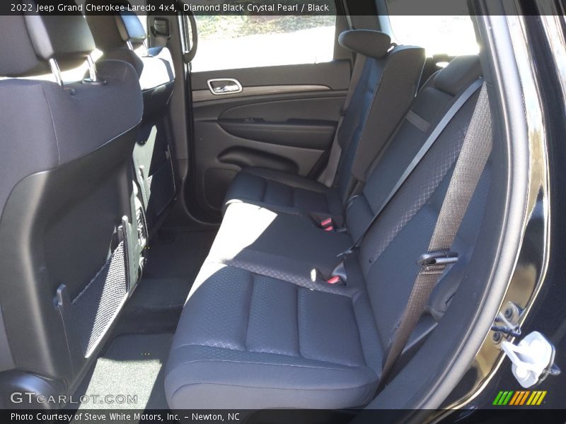 Diamond Black Crystal Pearl / Black 2022 Jeep Grand Cherokee Laredo 4x4
