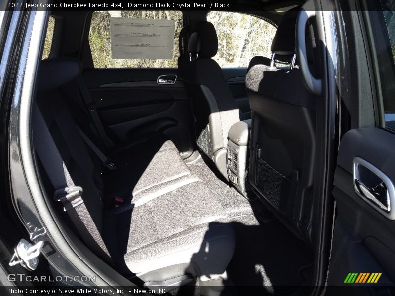 Diamond Black Crystal Pearl / Black 2022 Jeep Grand Cherokee Laredo 4x4
