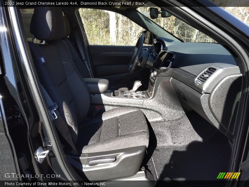 Diamond Black Crystal Pearl / Black 2022 Jeep Grand Cherokee Laredo 4x4