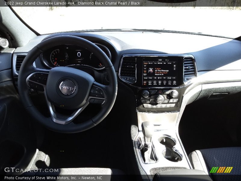 Diamond Black Crystal Pearl / Black 2022 Jeep Grand Cherokee Laredo 4x4