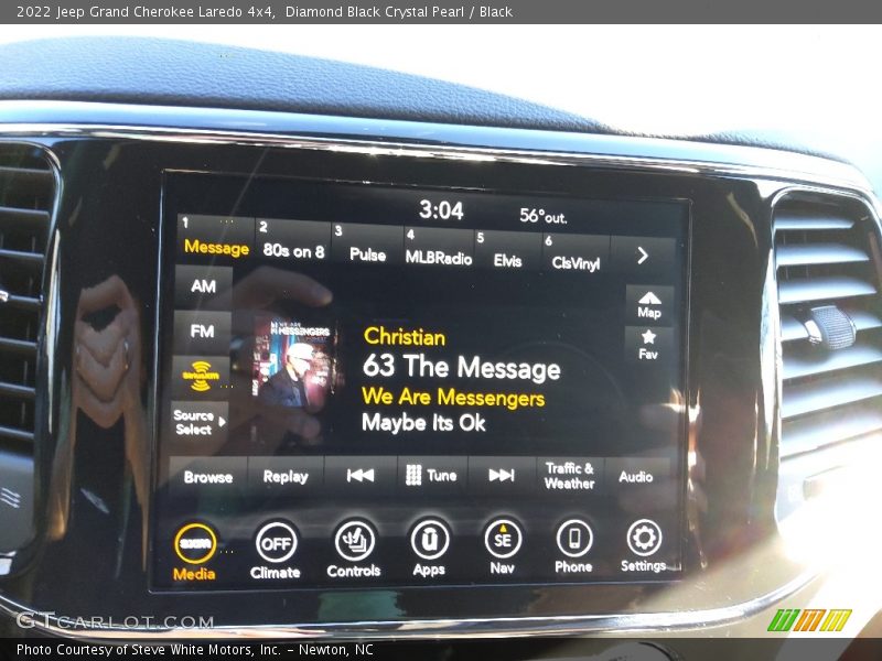 Diamond Black Crystal Pearl / Black 2022 Jeep Grand Cherokee Laredo 4x4