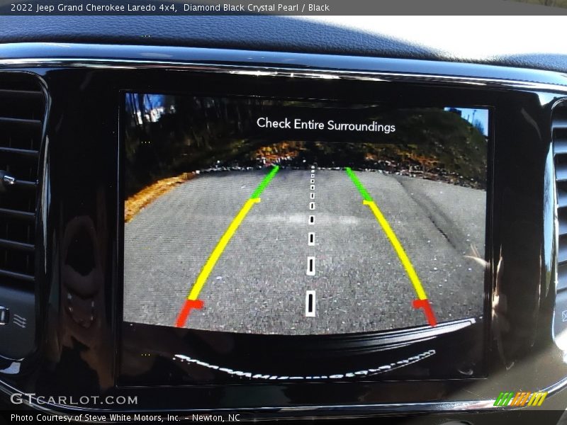 Diamond Black Crystal Pearl / Black 2022 Jeep Grand Cherokee Laredo 4x4