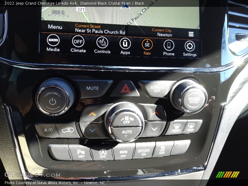 Diamond Black Crystal Pearl / Black 2022 Jeep Grand Cherokee Laredo 4x4