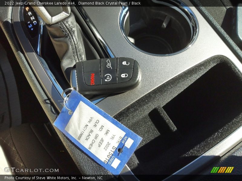 Diamond Black Crystal Pearl / Black 2022 Jeep Grand Cherokee Laredo 4x4