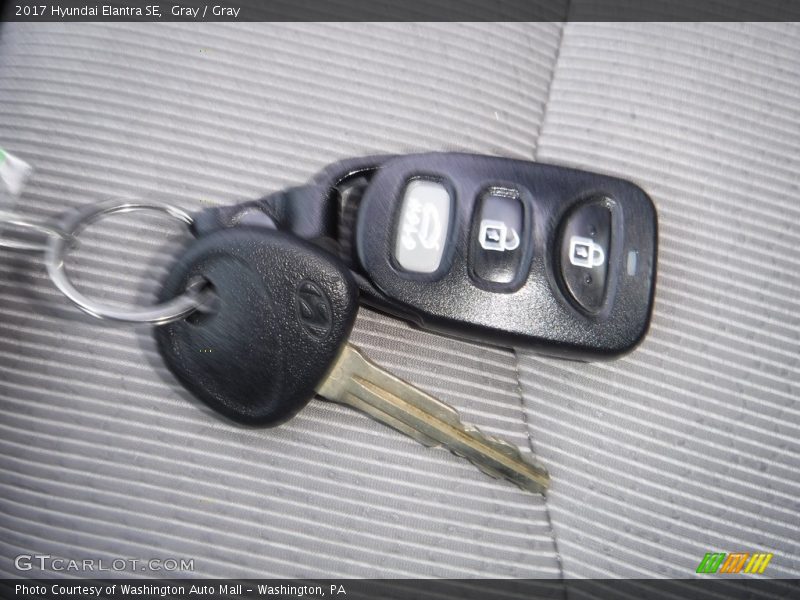 Gray / Gray 2017 Hyundai Elantra SE