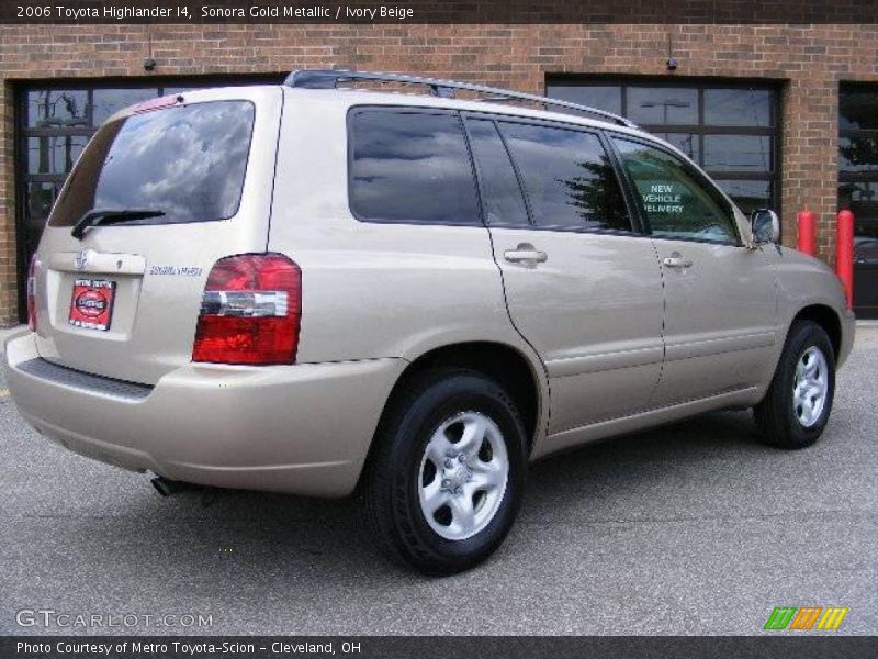 Sonora Gold Metallic / Ivory Beige 2006 Toyota Highlander I4