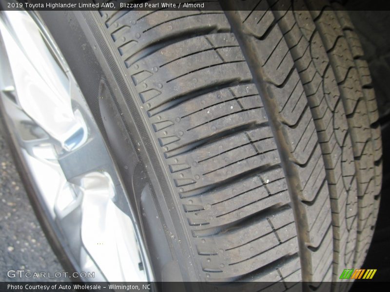 Blizzard Pearl White / Almond 2019 Toyota Highlander Limited AWD