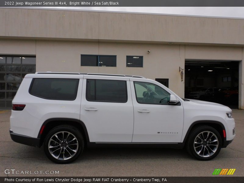 Bright White / Sea Salt/Black 2022 Jeep Wagoneer Series III 4x4