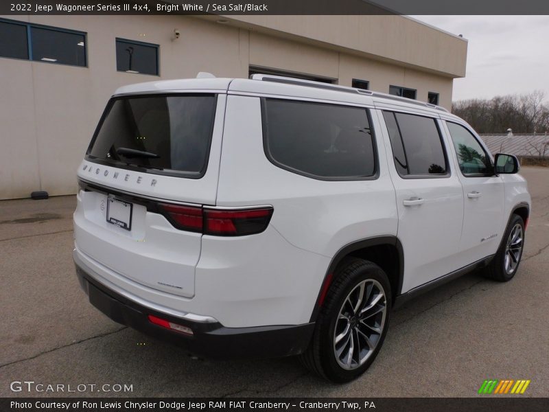 Bright White / Sea Salt/Black 2022 Jeep Wagoneer Series III 4x4