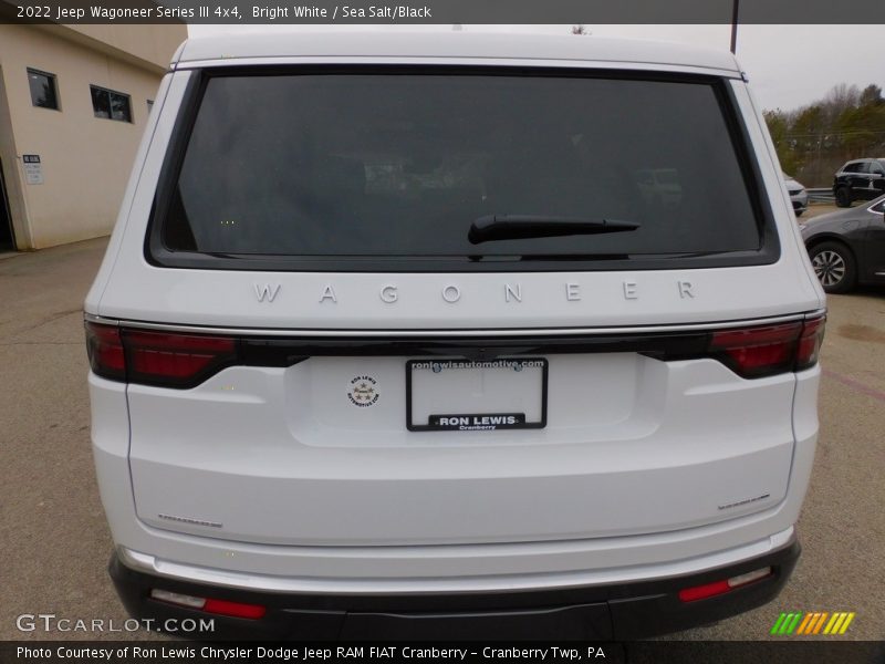 Bright White / Sea Salt/Black 2022 Jeep Wagoneer Series III 4x4