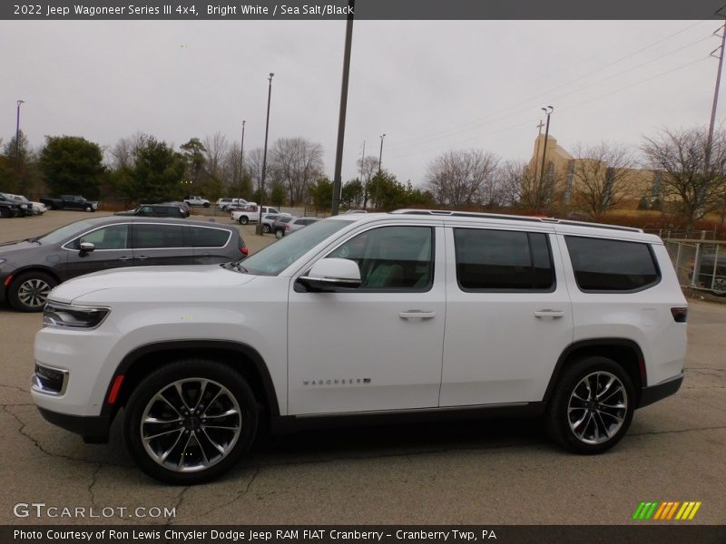 Bright White / Sea Salt/Black 2022 Jeep Wagoneer Series III 4x4