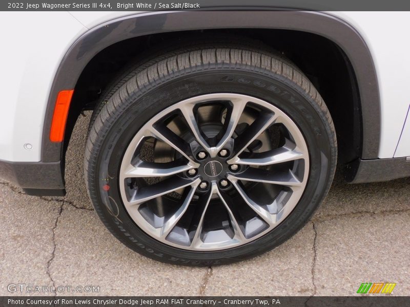 Bright White / Sea Salt/Black 2022 Jeep Wagoneer Series III 4x4