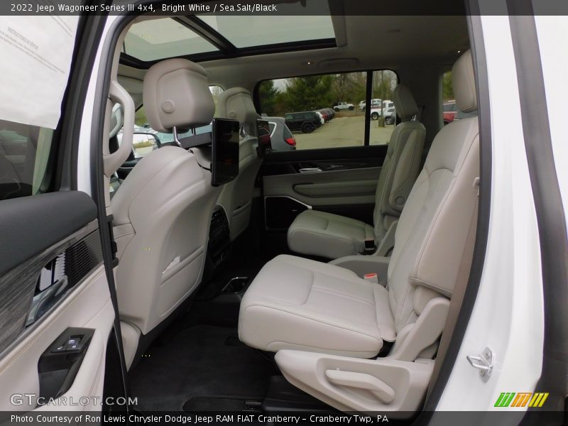 Bright White / Sea Salt/Black 2022 Jeep Wagoneer Series III 4x4