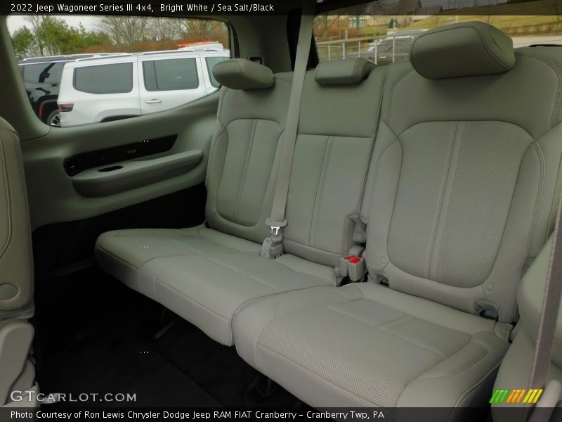 Bright White / Sea Salt/Black 2022 Jeep Wagoneer Series III 4x4