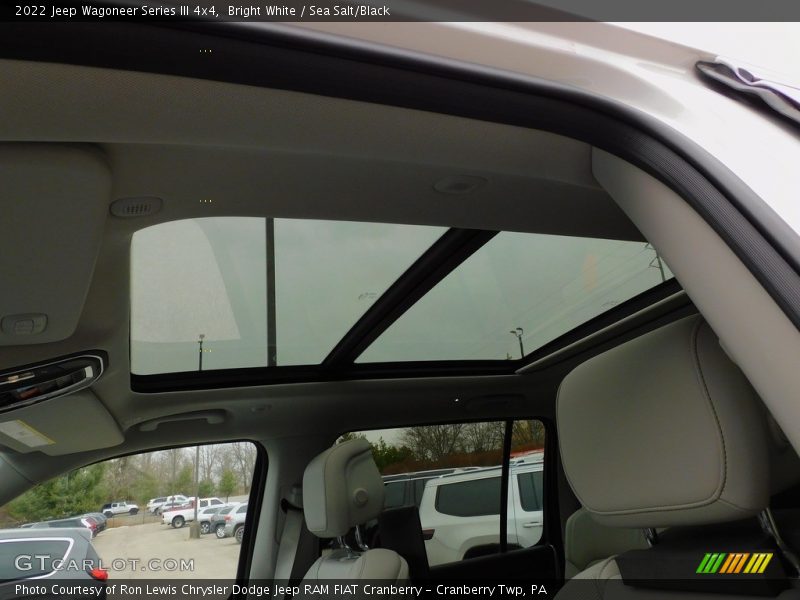 Bright White / Sea Salt/Black 2022 Jeep Wagoneer Series III 4x4