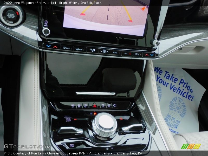 Bright White / Sea Salt/Black 2022 Jeep Wagoneer Series III 4x4