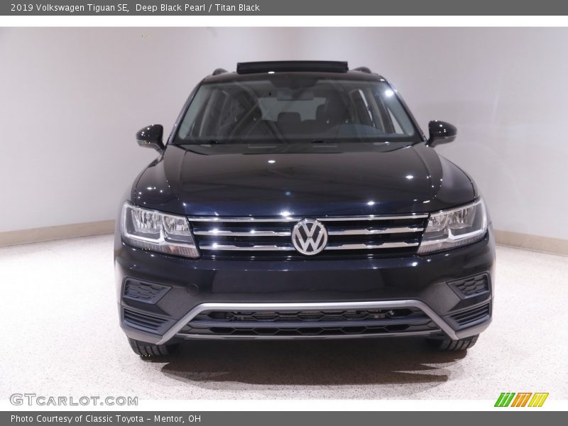 Deep Black Pearl / Titan Black 2019 Volkswagen Tiguan SE