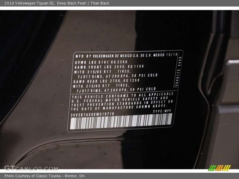 Deep Black Pearl / Titan Black 2019 Volkswagen Tiguan SE