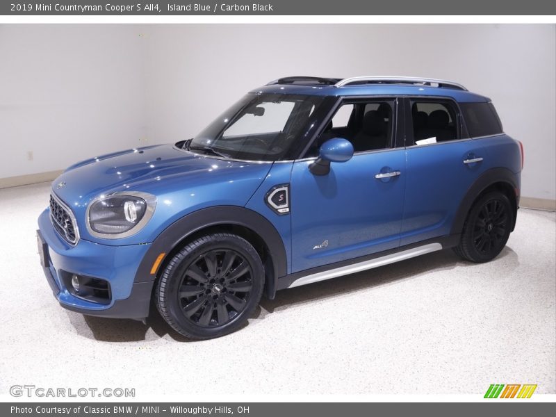 Front 3/4 View of 2019 Countryman Cooper S All4