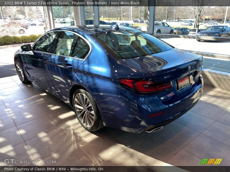 Phytonic Blue Metallic / Ivory White/Black 2022 BMW 5 Series 530i xDrive Sedan