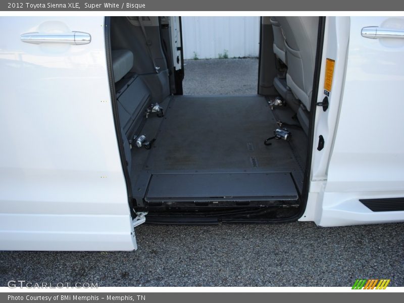 Super White / Bisque 2012 Toyota Sienna XLE
