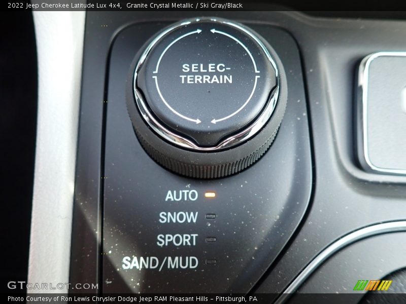Granite Crystal Metallic / Ski Gray/Black 2022 Jeep Cherokee Latitude Lux 4x4