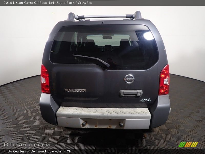 Super Black / Gray/Red 2010 Nissan Xterra Off Road 4x4
