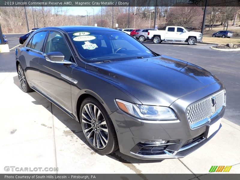Front 3/4 View of 2019 Continental Reserve AWD
