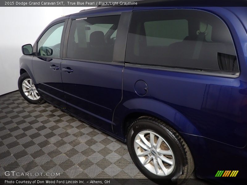 True Blue Pearl / Black/Light Graystone 2015 Dodge Grand Caravan SXT